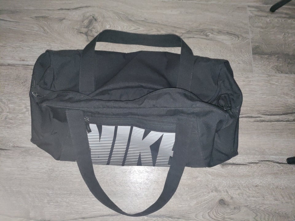 Gymnastiktaske, Nike