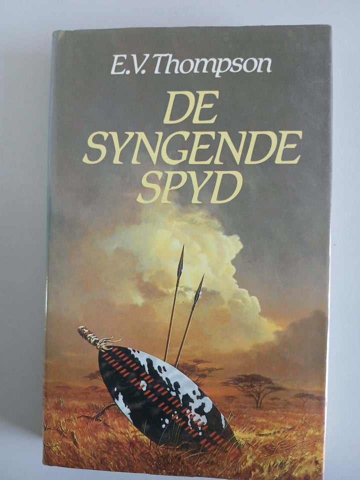 De syngende spyd, E. V. Thompson,