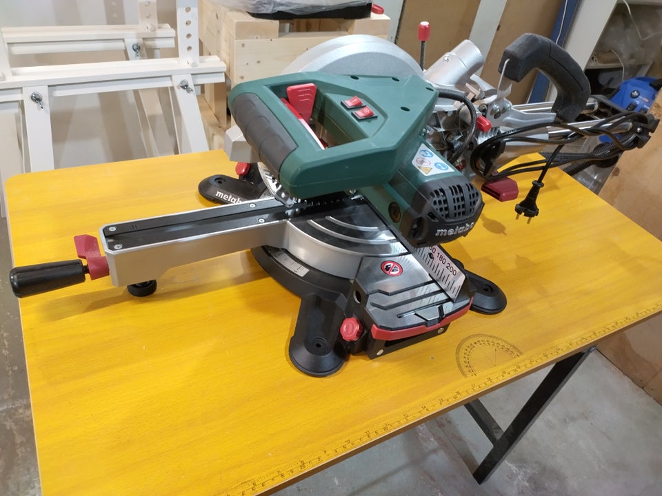 Geringssav, Metabo kgs 216 m