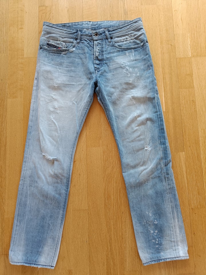 Jeans, Diesel, str. 32