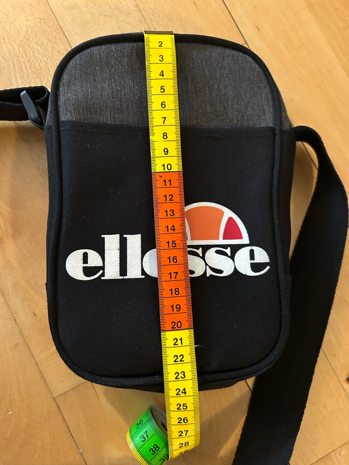 Crossbody, Ellesse