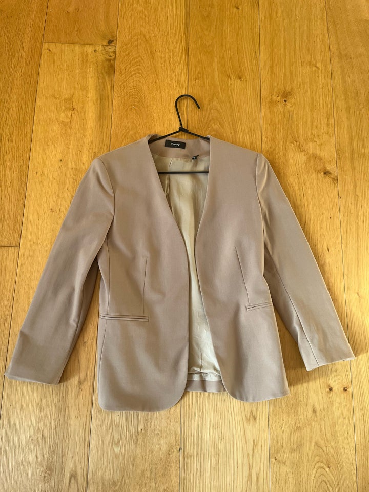 Blazer, str. 34, Theory