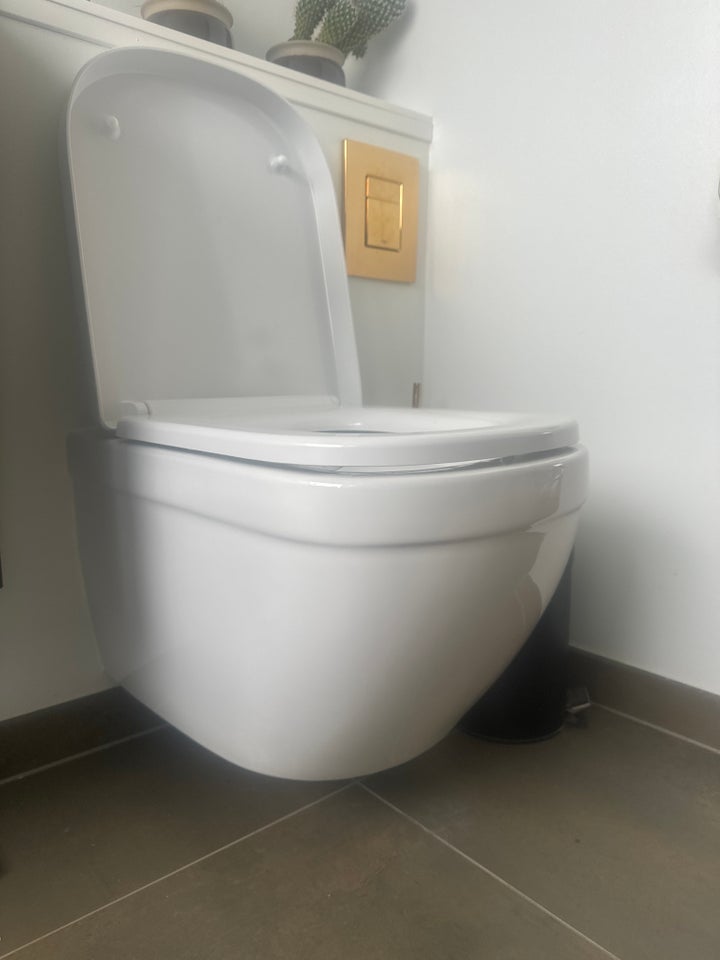 Toilet, Grohe, væghængt