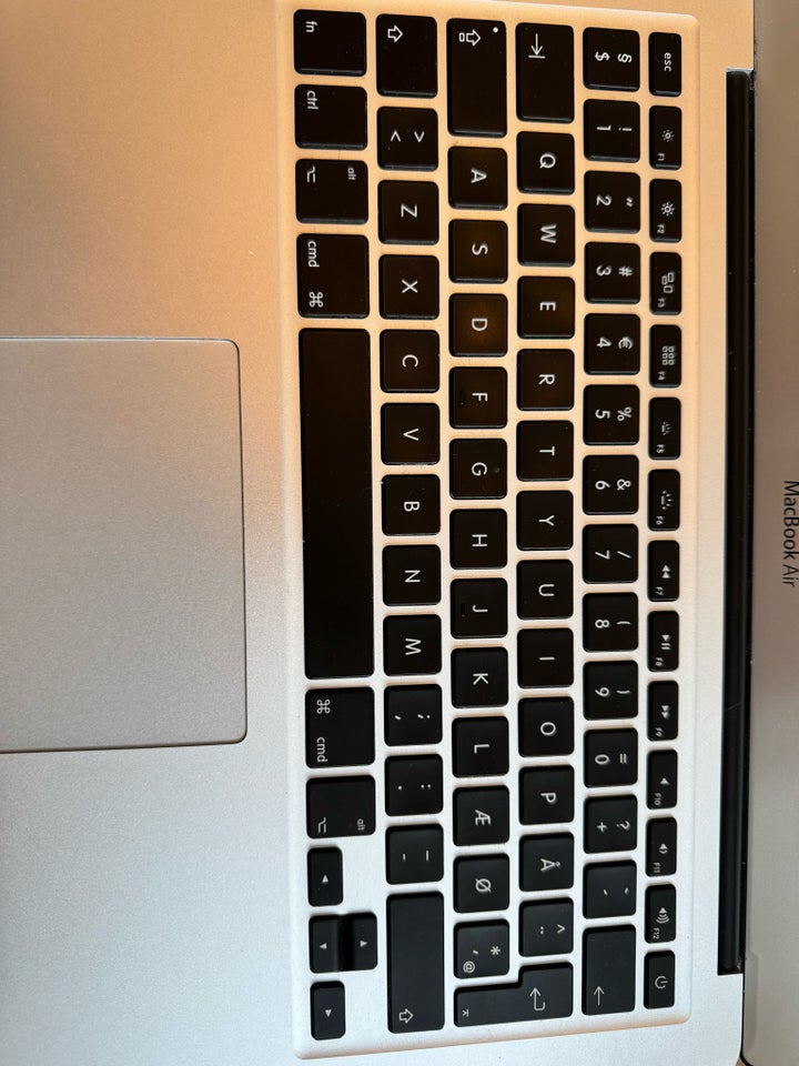 MacBook Air (13-inch 2017)