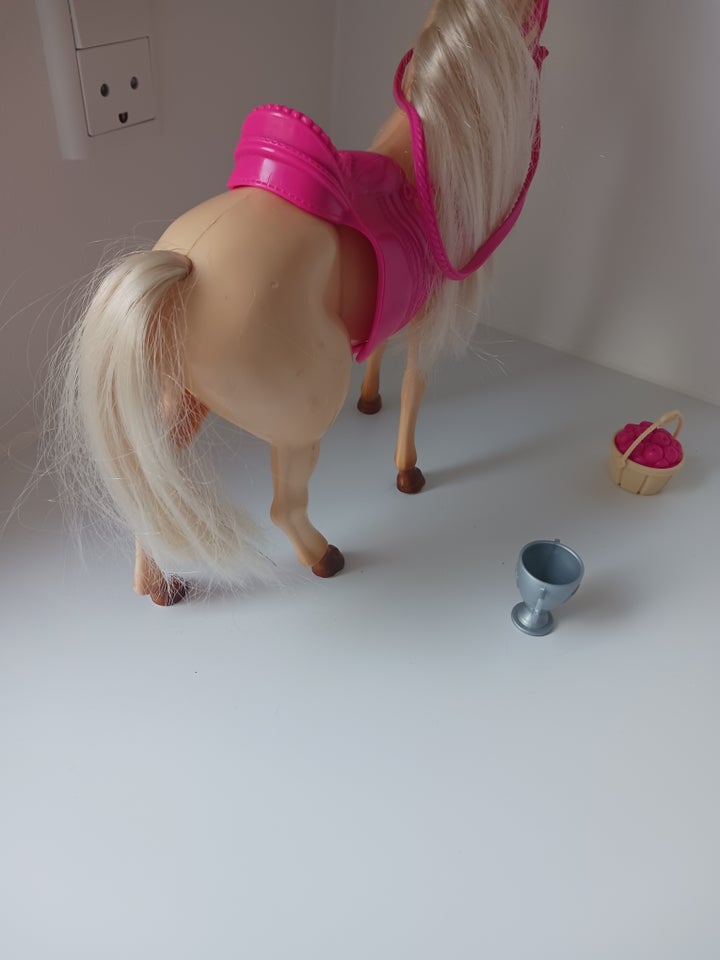 Barbie, Barbiedukke og tilbehør