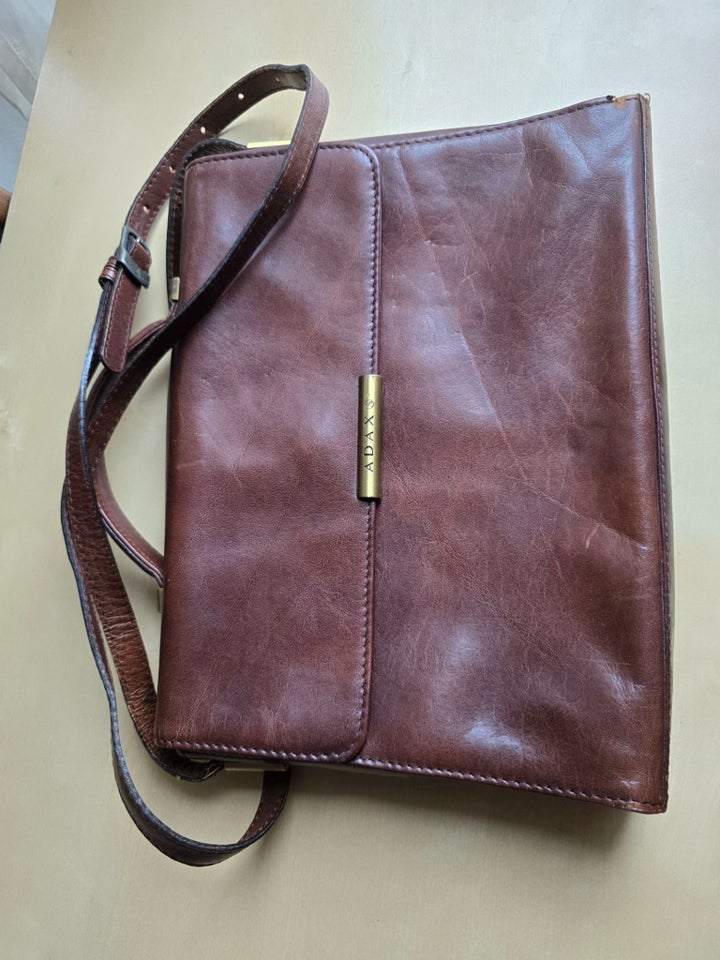 Crossbody, Adax