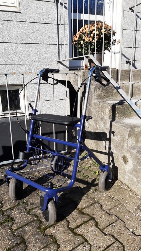 Rollator m. bremser og kurv,