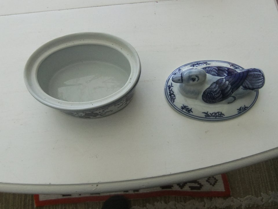 Porcelæn, Skål med låg