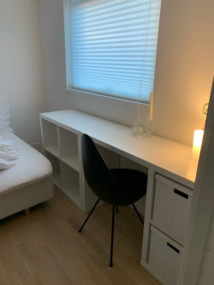 Skrivebord, Ikea, b: 111 d: 40 h: 77