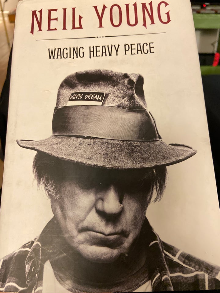 Neil Young - Waging heavy peace,