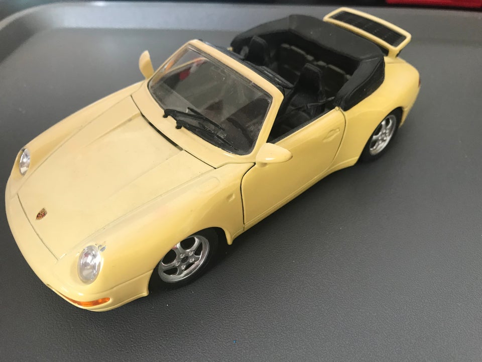 Modelbil Burago Porsche skala