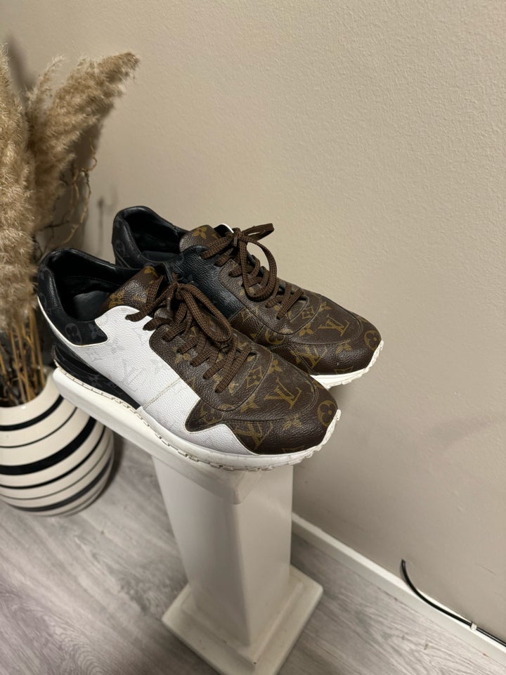 Sneakers, str. 44, Louis Vuitton