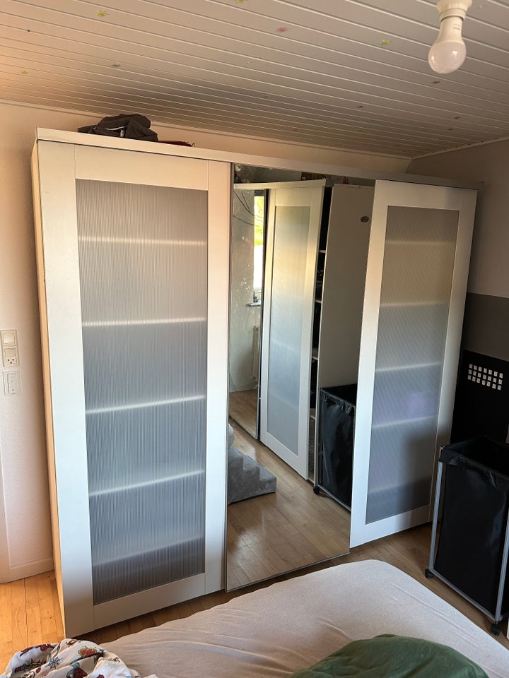 Garderobeskab Ikea b: 225 d: 44 h: