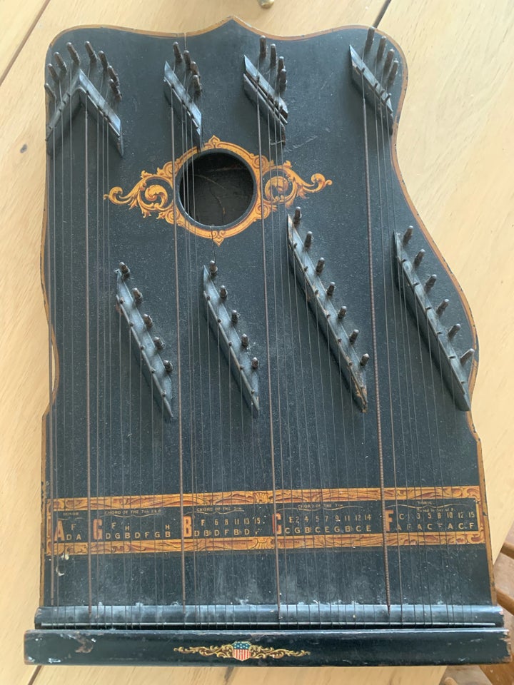 Musik instrument 1900 år gl