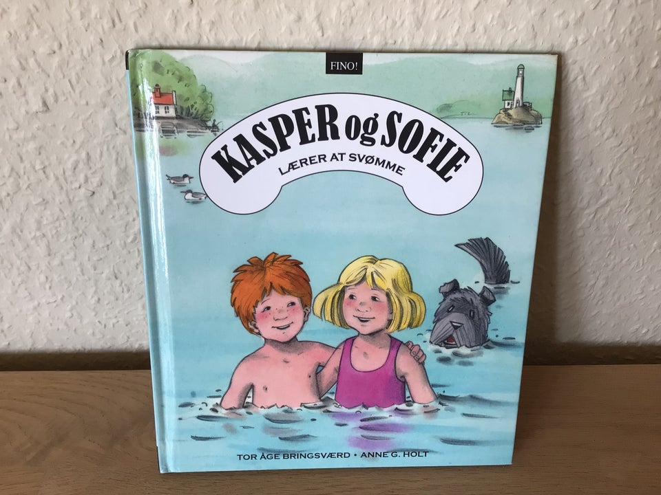 Kasper og Sofie lærer at svømme 