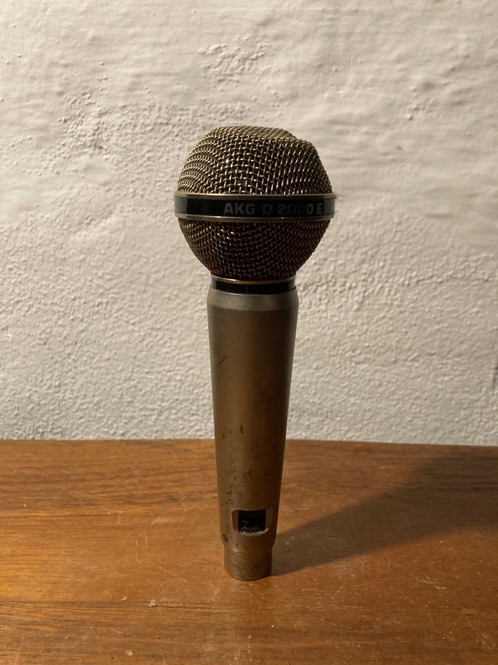 Mikrofoner, AKG D-2000