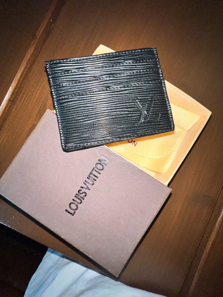 Pung, Louis Vuitton