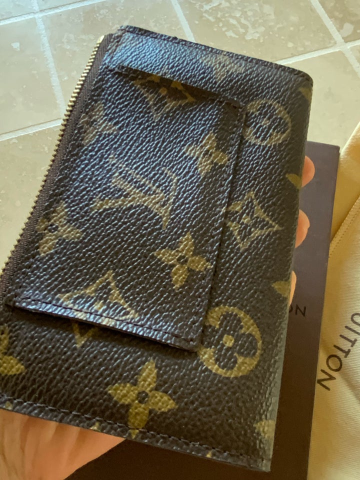 Pung, Louis Vuitton