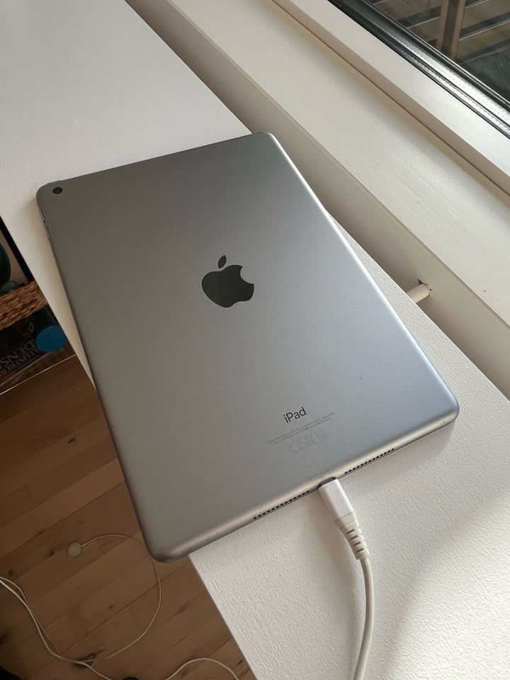 iPad 6, 32 GB, sort