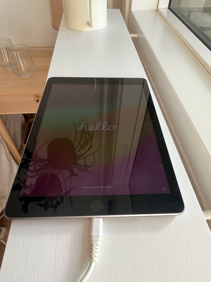 iPad 6, 32 GB, sort