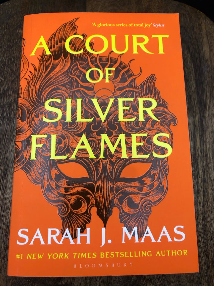 A Court of Silver Flames, Sarah J.