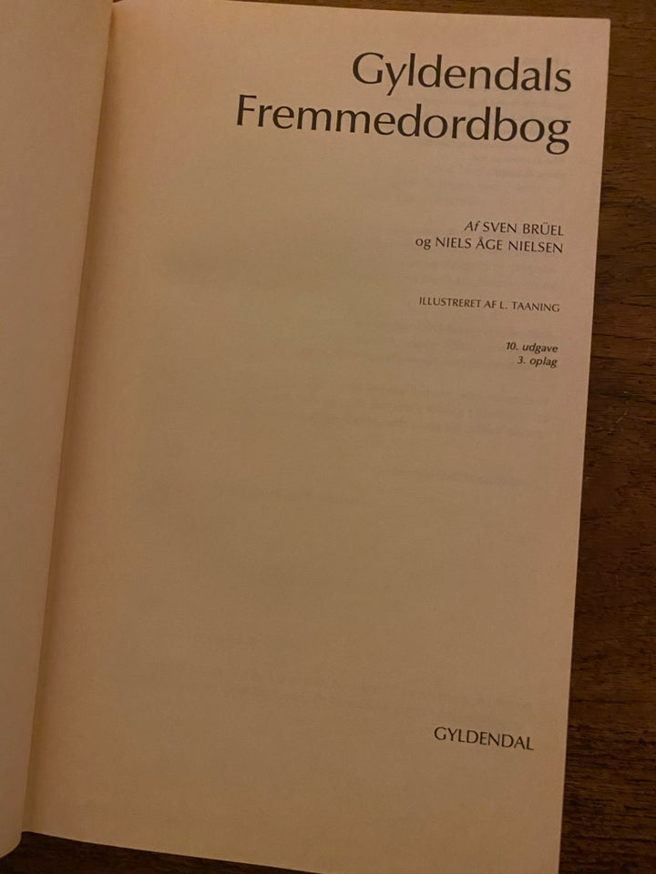 Fremmedord (1991), emne: sprog