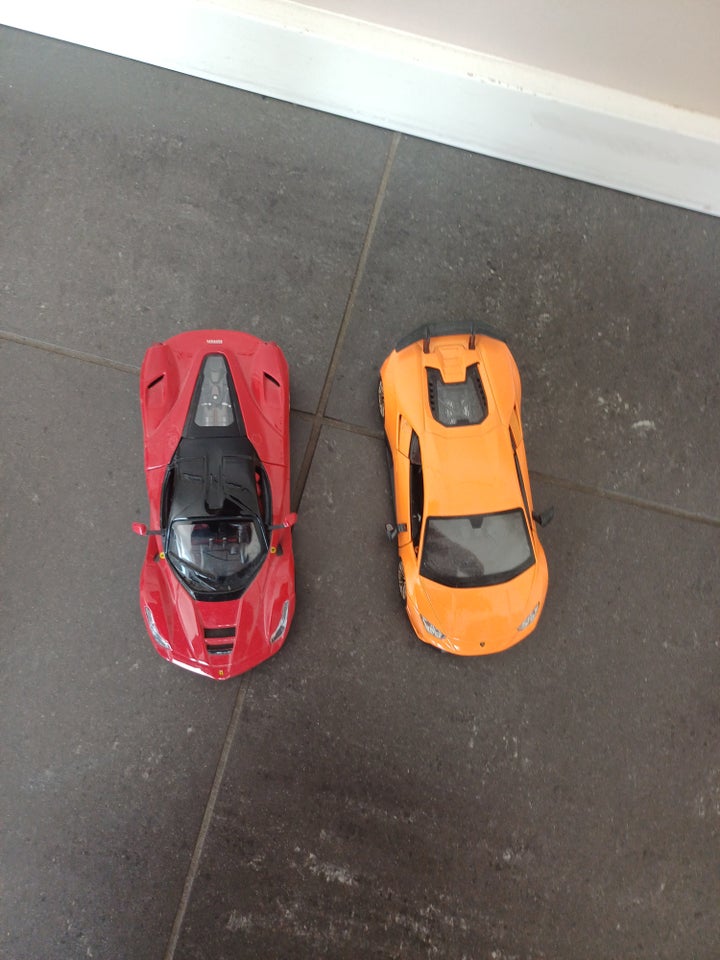 Modelbil Lamborghini og Ferrari