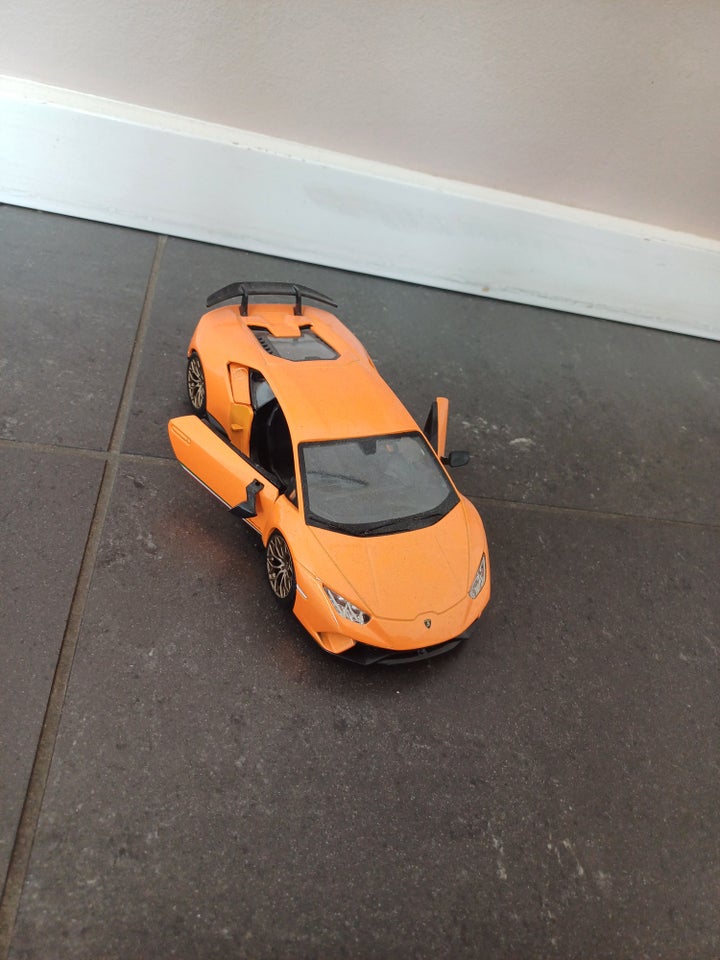 Modelbil Lamborghini og Ferrari