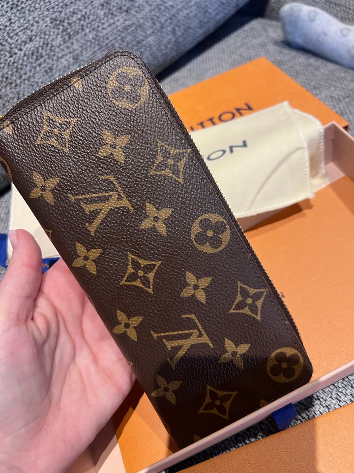 Pung, Louis Vuitton