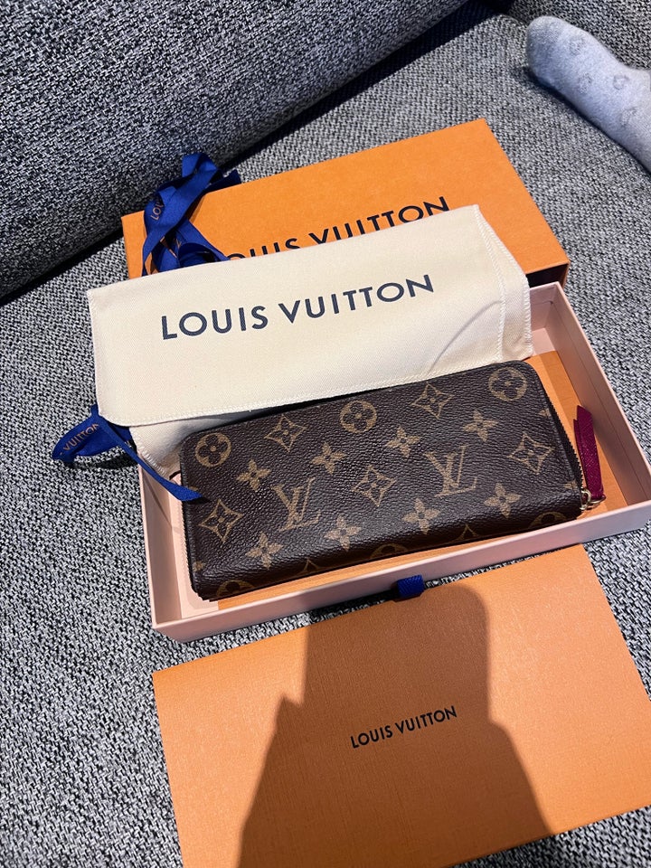 Pung, Louis Vuitton