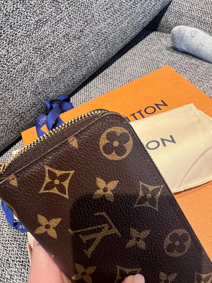 Pung, Louis Vuitton