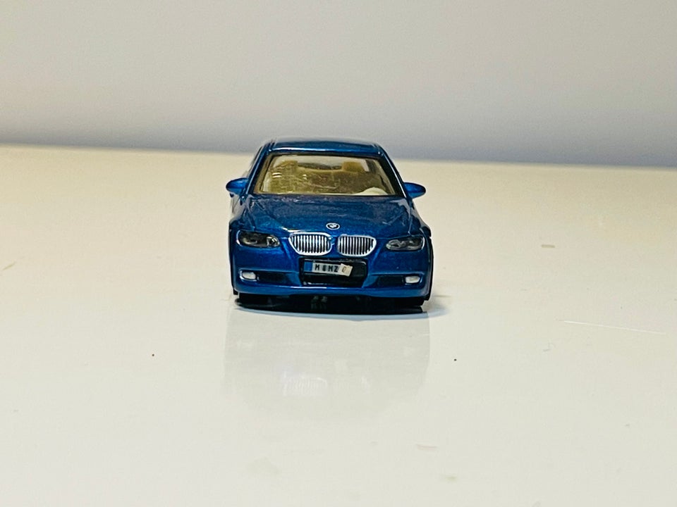 Modelbil, Bburago BMW 335i, skala