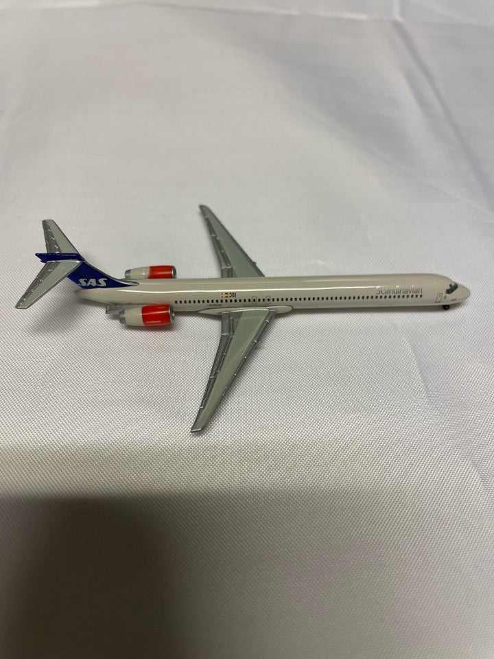 Modelfly, HERPA SAS MD-90, skala