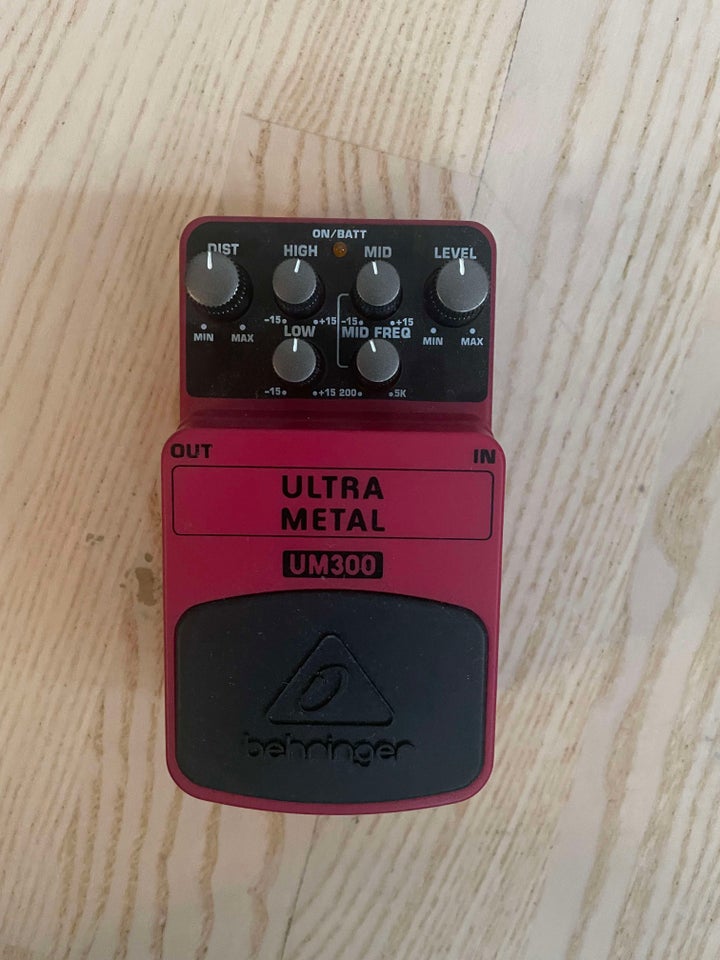 Guitar Pedaler Behringer UM300