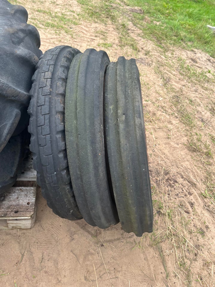 Forhjul til Grå Ferguson Traktor