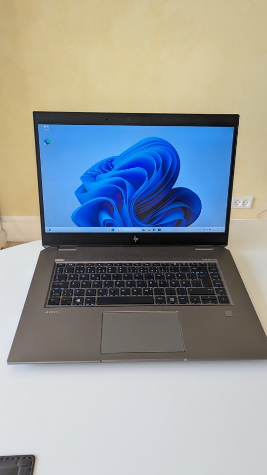 HP ZBook Studio G5 I9 9980H 48 GHz