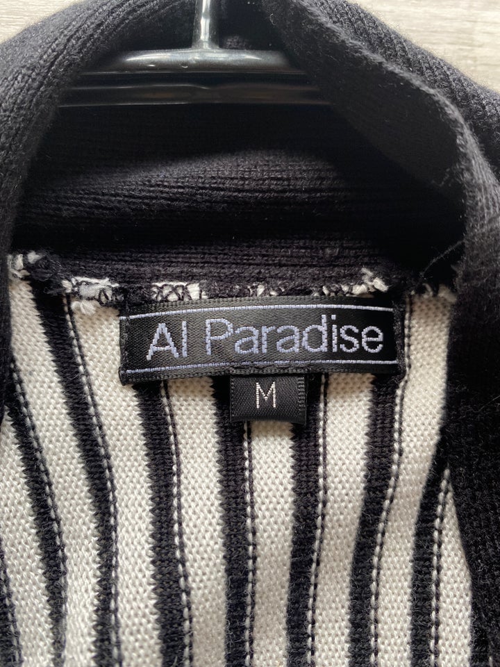 Cardigan, Al Paradise, str. 38