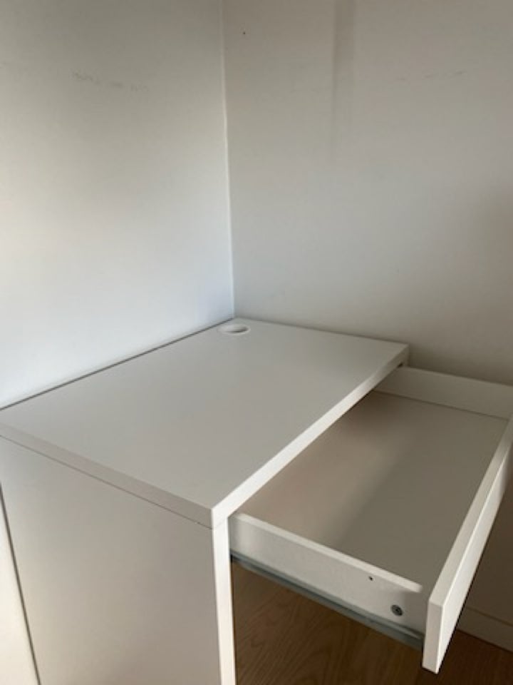 Skrivebord, IKEA Micke, b: 73 d: 50