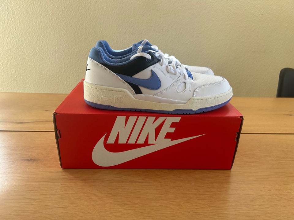 Sneakers NIKE str 455