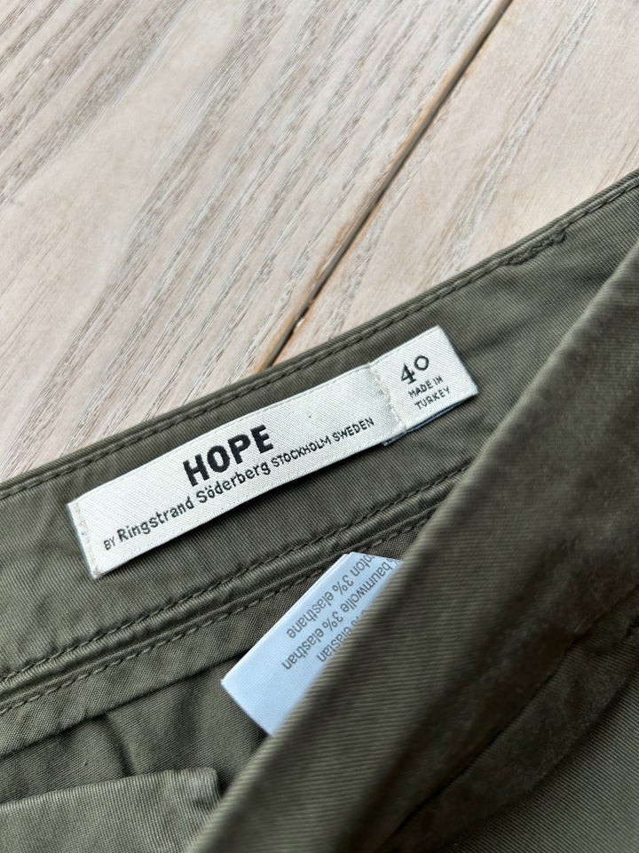 Chinos, Hope, str. 40