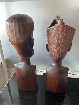 2 afrikanske håndskårne buster