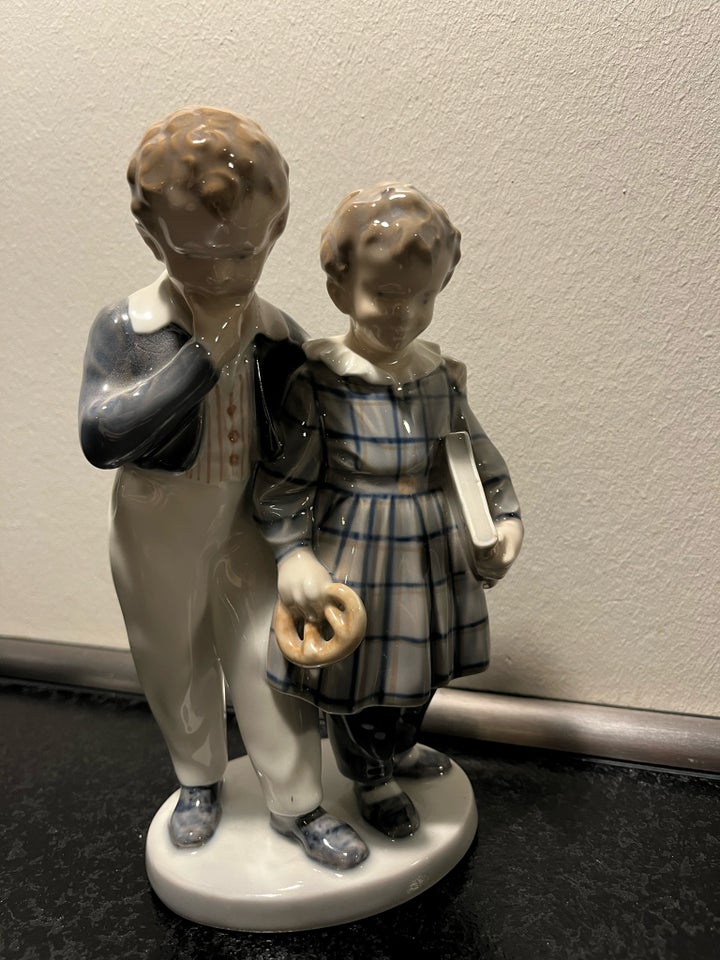 Porcelænsfigur dreng og pige,