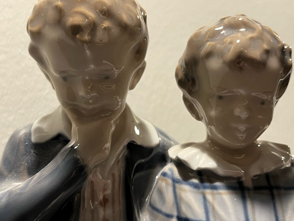 Porcelænsfigur dreng og pige,