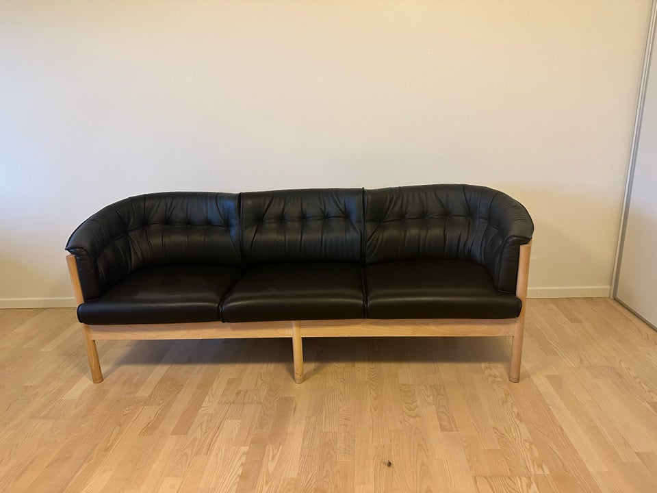 Lædersofa med bøgestel.