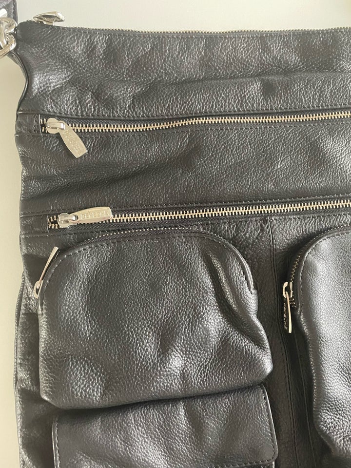 Crossbody, Depeche, skind