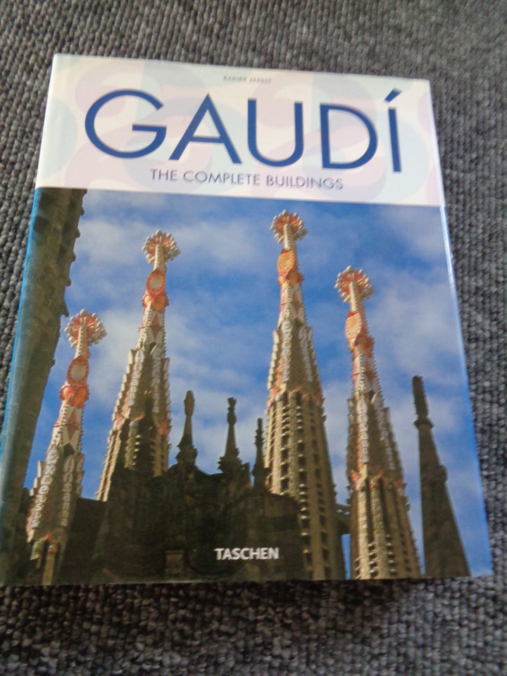 Gaudí. The Complete Buildings,