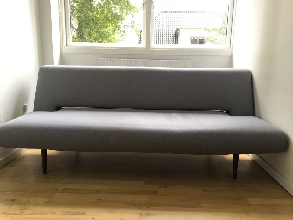 Sovesofa, Innovation Living, b: