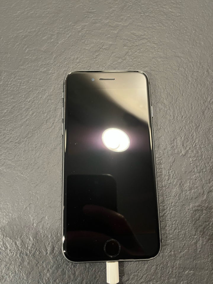 iPhone 8, 64 GB, sort