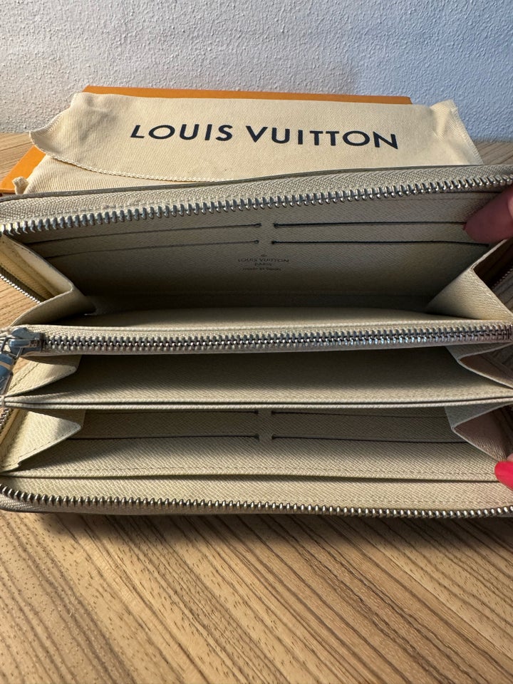 Pung Louis Vuitton