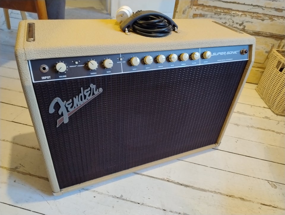 Fender Super-Sonic amplifie...